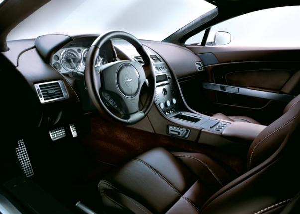 http://www.youvox.com/youvoxmotors/mondial2006/V8%20Vantage%20Interior%20(1).jpg